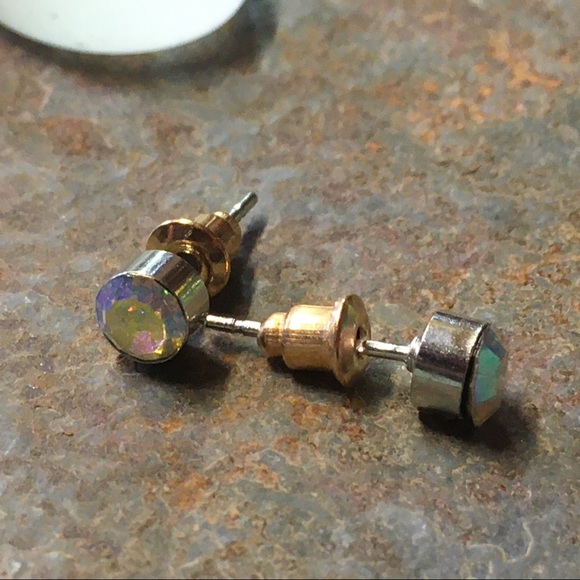 🎈Sale 🎈2 for $10 NWOT summer crystal look gold (color) post earrings - Picture 5 of 6